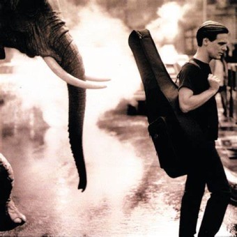 Bryan Adams 1998 - On A Day Like Today (Deluxe) - Na escolha de 10 álbuns musicais, 10 filmes ou desenhos, o Pen-Drive será grátis...Aproveite!