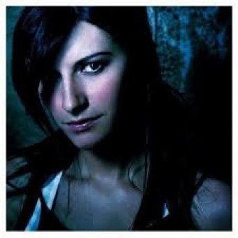 Laura Pausini 2004 - Resta In Ascolto - Na escolha de 10 álbuns musicais, 10 filmes ou desenhos, o Pen-Drive será grátis...Aproveite!