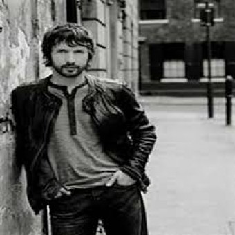 James Blunt 2009 - The Best & The Rest - Na escolha de 10 álbuns musicais, 10 filmes ou desenhos, o Pen-Drive será grátis...Aproveite!