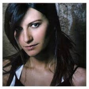 Laura Pausini 2004 - Escucha - Na escolha de 10 álbuns musicais, 10 filmes ou desenhos, o Pen-Drive será grátis...Aproveite!