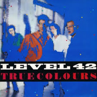 Level 42 1984 - True Colours - Na escolha de 10 álbuns musicais, 10 filmes ou desenhos, o Pen-Drive será grátis...Aproveite!