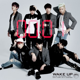 BTS 2017 - Wake Up (Standard Edition) - Na escolha de 10 álbuns musicais, 10 filmes ou desenhos, o Pen-Drive será grátis...Aproveite!